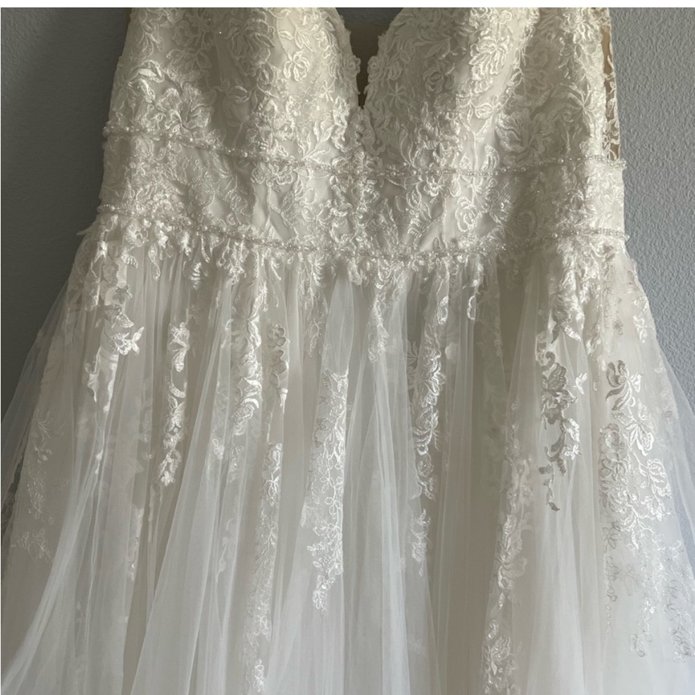 Stella York 6918 Princess Ballgown Wedding Dress - Picture 11 of 16